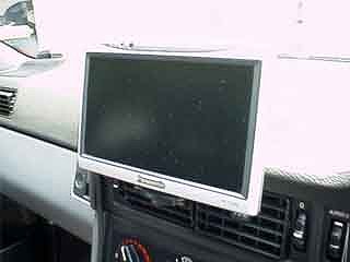 �i�r�̃e���r�Œ�